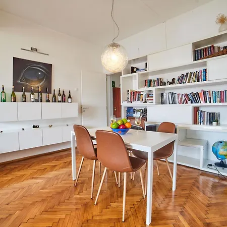 Main Street Sunshine 2 King Bdr * 索菲亞