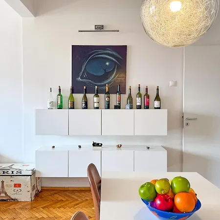 Main Street Sunshine 2 King Bdr Appartement