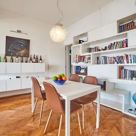 Spacious Flat On Sofia's Main Street Sófia